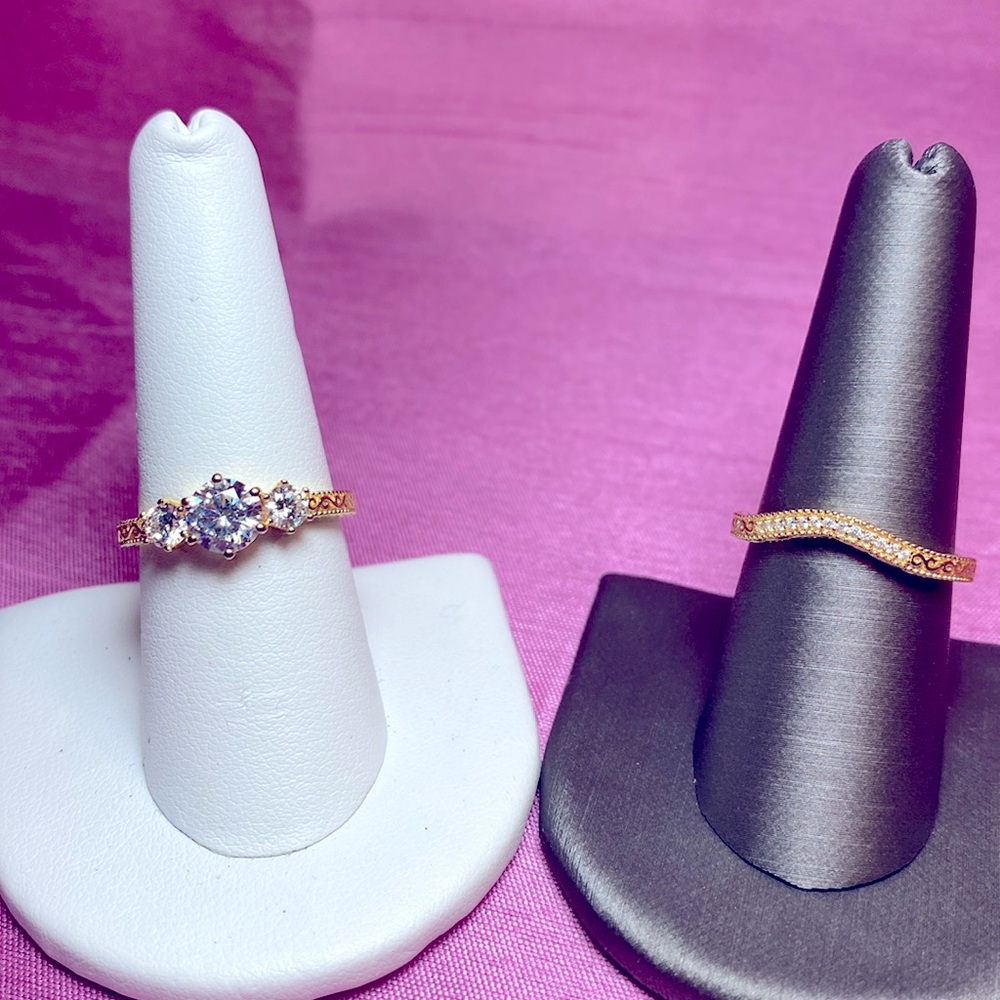 Bella Luce White Diamond Simulant Ring - Picture 2 of 12